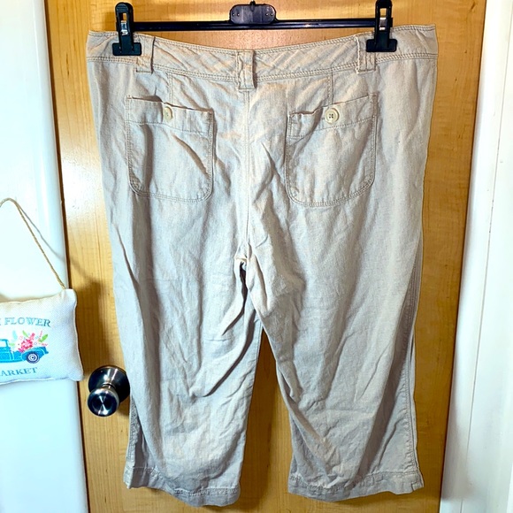 St. John’s Bay Linen/Viscose blend Capris - Picture 2 of 7